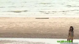Asian Porno: Frau am Beckenrand reitet Schwanz bis ins Wasser