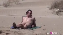 Live Sex Cams Porno: Frau am Strand mit Voyeur beim Gruppensex gefickt