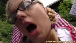 Deutsche Amateur Porno – Pärchen auf der Wiese mit mehreren Männern