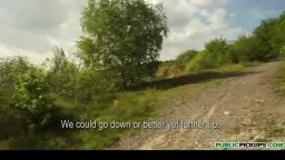 Outdoor Porno – reife Frau mit dicken Titten auf dem Schotterweg von hinten gefickt